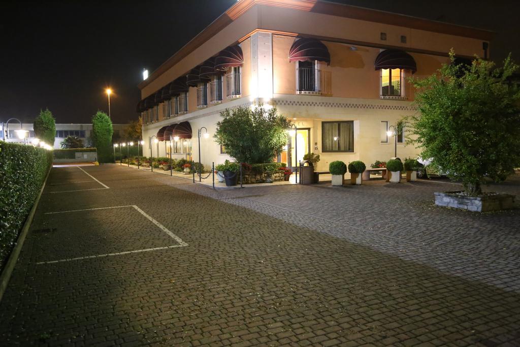 Hotel Lenotel Dış mekan fotoğraf