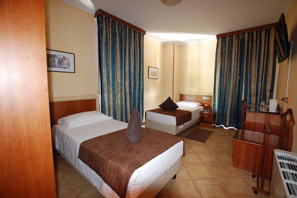 Hotel Lenotel Dış mekan fotoğraf