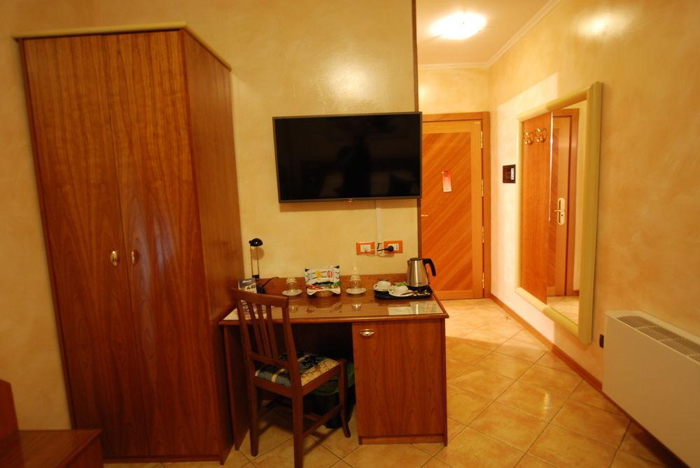 Hotel Lenotel Dış mekan fotoğraf
